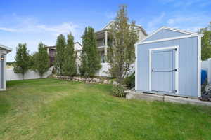 View of yard with a shed