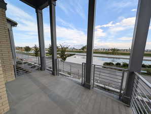 Porch with steps to watercourse