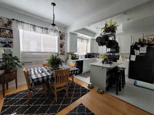 Dining Area & Kitchen