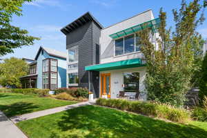 Contemporary house featuring a front yard