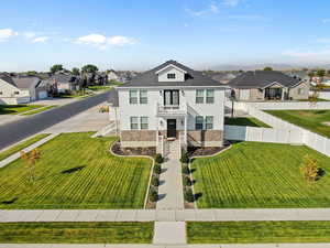 View of front of property featuring a front lawn