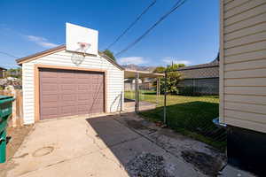 1 car garage with auto opener