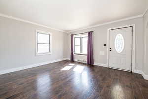 Living room with bay wiindow seating