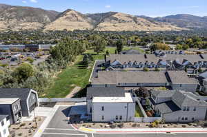 Bird's eye view with a mountain view