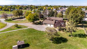 Drone / aerial view featuring a mountain view