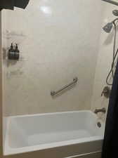 Bathroom with tiled shower / bath