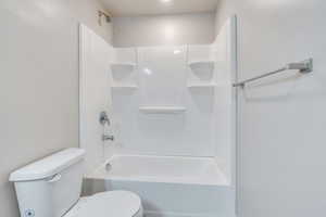 Bathroom with toilet and shower / washtub combination