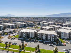 Bird's eye view with a mountain view