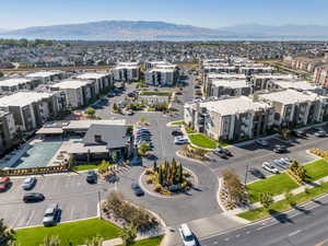 Bird's eye view with a mountain view