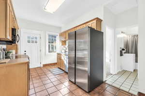 Unit 1415 Features terra cotta floors and BRAND NEW APPLIANCES