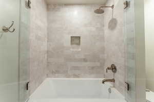 Bathroom with tiled shower / bath