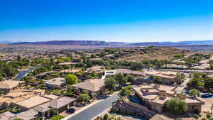 Birds eye view of property featuring a mountain view