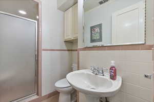 Main Level 3/4 Bathroom