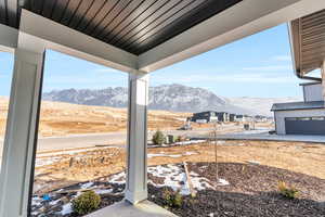 View of yard featuring a mountain view