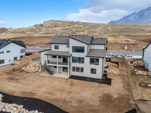 Birds eye view of property featuring a mountain view