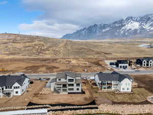 Aerial view with a mountain view