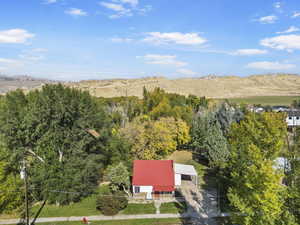 Birds eye view of property featuring a mountain view