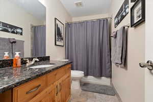 Full bathroom featuring vanity, toilet, and shower / bath combo