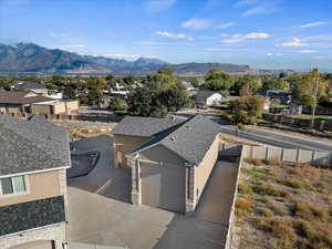 Aerial view with a mountain view