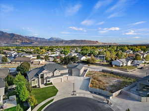 Bird's eye view with a mountain view