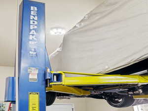 Car Lift in Garage Stays