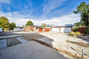 Ranch-style home with an huge outbuilding/garage/workshop