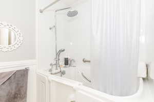 Bathroom with shower / tub combo with curtain