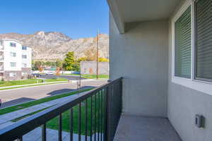 Balcony featuring a mountain view