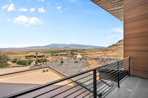 Balcony featuring a mountain view