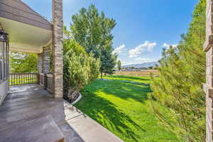 View of yard featuring a mountain view