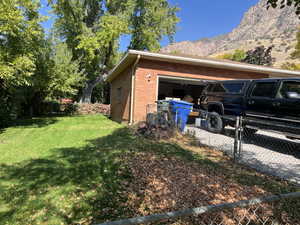 Garage/Side Yard