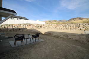 View of yard featuring a mountain view