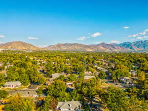 Aerial view with a mountain view