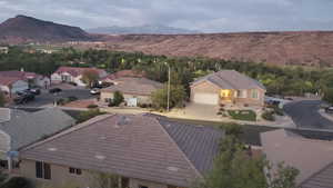 Birds eye view of property featuring a mountain view