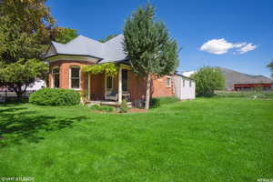 View of front of home featuring a front yard and a mountain view