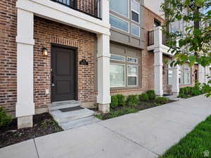 Entrance to property with a balcony