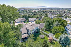 Bird's eye view with a mountain view