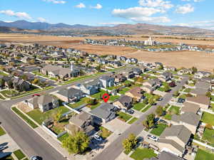 Aerial view with a mountain view