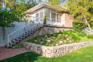 Exterior space and guest house