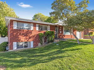 View of front of property featuring a front lawn