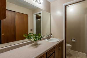 Master Bath with Large Counter/Sit at Vanity