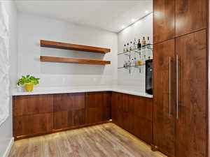 Bar area or open butlers pantry