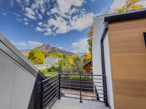 Balcony featuring a mountain view