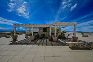 Rooftop entertainment area/bbq.