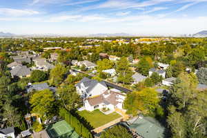 Bird's eye view with a mountain view