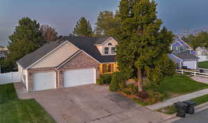 View of front of home featuring a front yard