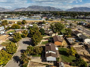 Framed by mountains, this thriving community is just around the corner from the neighborhood grocery store, shops, a gym and places to grab a bite.