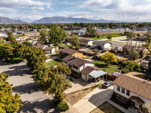 This neighborhood enjoys stunning mountain views to the east.