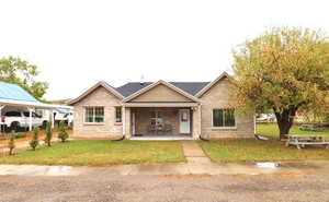 View of front facade with a front yard