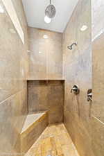 WALK-IN SHOWER/DOUBLE HEADS